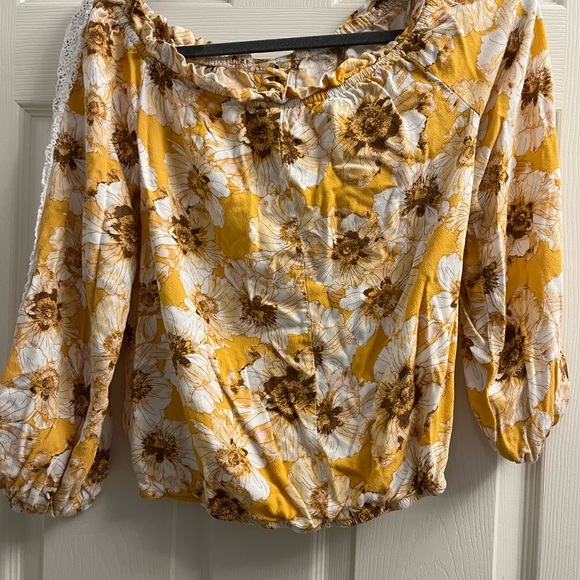 Maurices Yellow Floral Blouse with Lace Sleeves xsmall - Picture 4 of 9